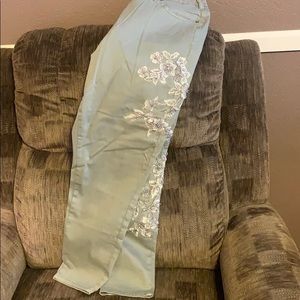 BEAUTIFUL! 🔘  Light-Gray Embellished Denim Jeans